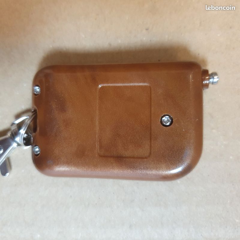 Télécommande Portail / Garage 4 Boutons avec Antenne Télescopique 433,92 MHz (image 3)