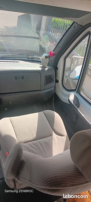 Camping-car Holidays Fiat Ducato 2.5D 1999 – 235 000 km – 5 couchages – Panneau solaire 260 W (image 5)