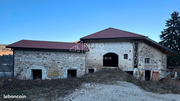 Ferme 1 pièce 804 m²