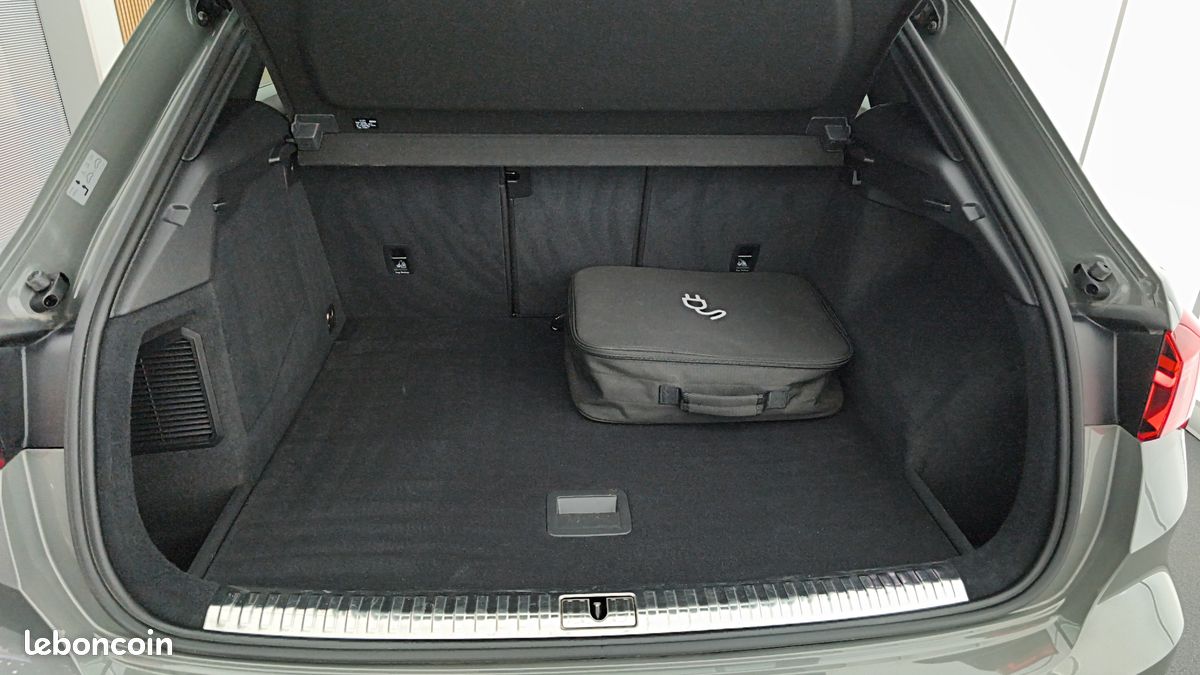 AUDI Q3 45 TFSIe 245 ch S tronic 6 S line + Hayon Elec + camera 360° + smartphone interface (image 11)