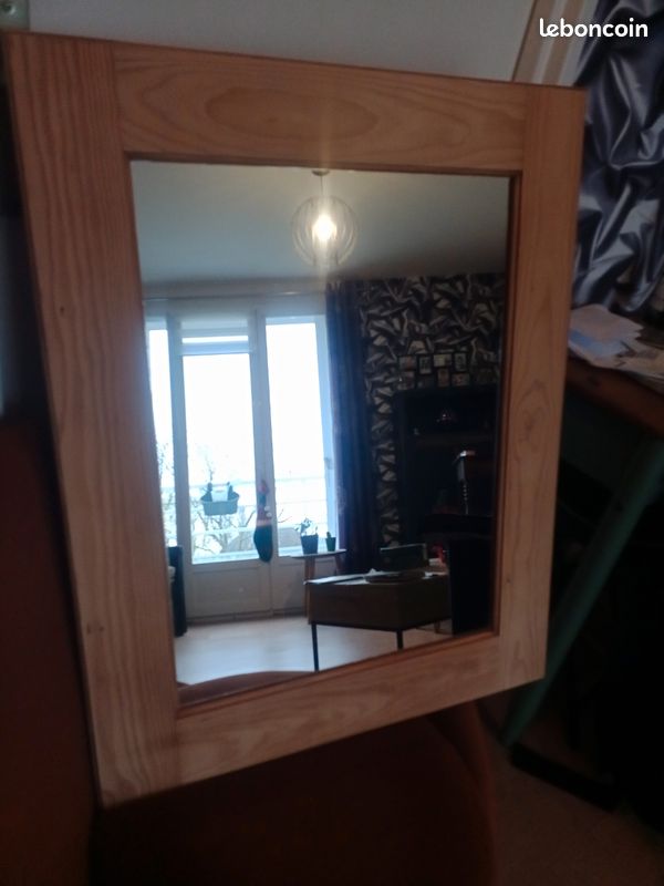 Ancien Miroir en bois . 75 x 60 cm (image 1)