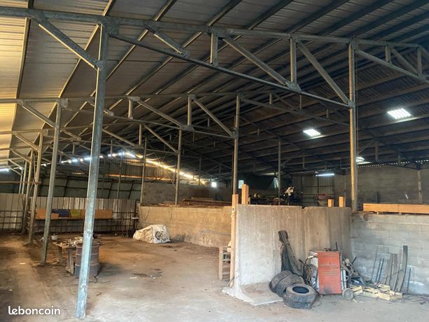 Immeuble 1500 m² ESPEYROUX