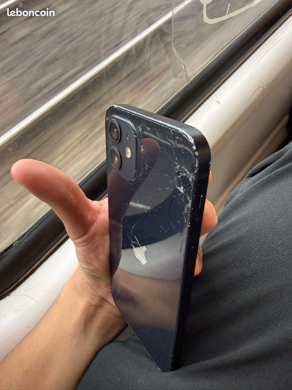 IPhone 12 (image 4)
