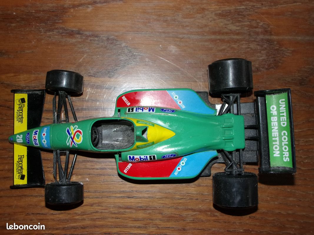 Burago 6102 auto F1 Benetton Ford B 188 N° 19 A. Nannini scala 1:24