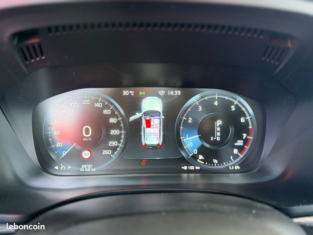 Volvo XC60 T4 190 CV BVA PACK R-DESIGN TOIT OUVRANT GPS (LAURENT AUTO) (image 17)