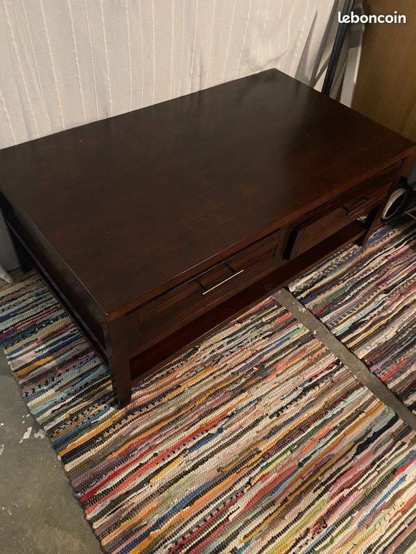 Table en bois (image 1)