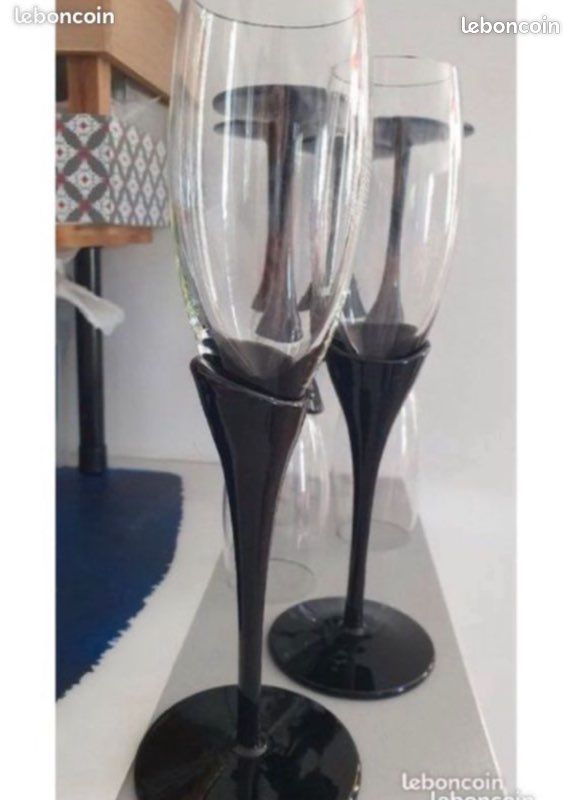 Verres à pied noir / flûtes à champagne (image 2)