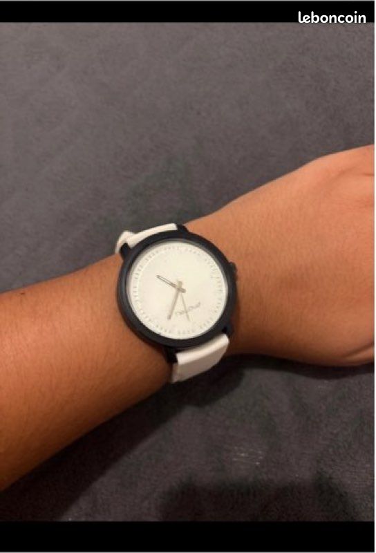 Montre blanche (image 1)