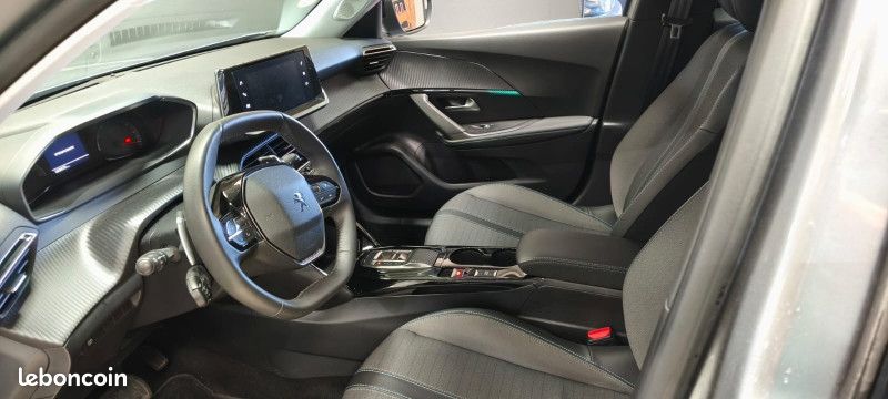 Peugeot 2008 1.5 BLUEHDI 130CH S&S ALLURE EAT8 (image 8)