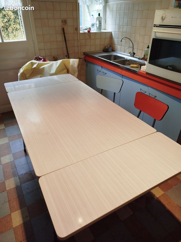 Cusine Vintage en Formica : 14 Placards dont 1 à Pain, 4 Tir
