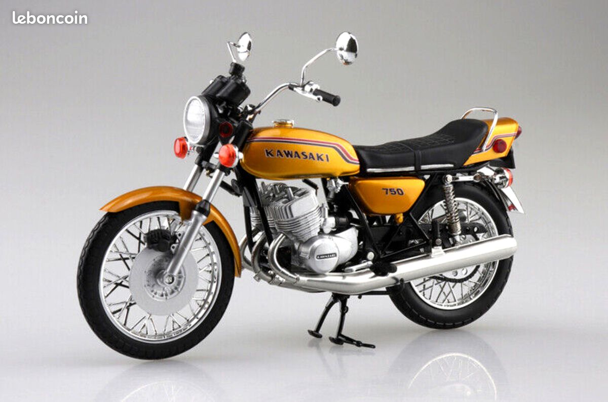 Maquette Moto AOSHIMA 1/12 - Kawasaki 750 ZII Red Star - Début De Montage