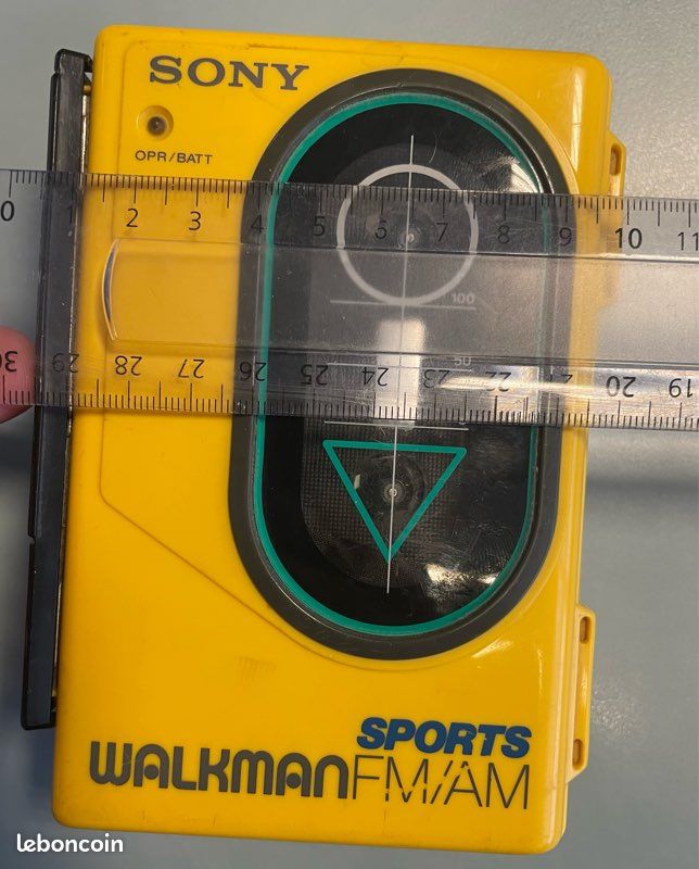 Sony WM-F35 Sports (Walkman) - Vendu Pour Pièces Ou Réparation, état Non Fonctionnel