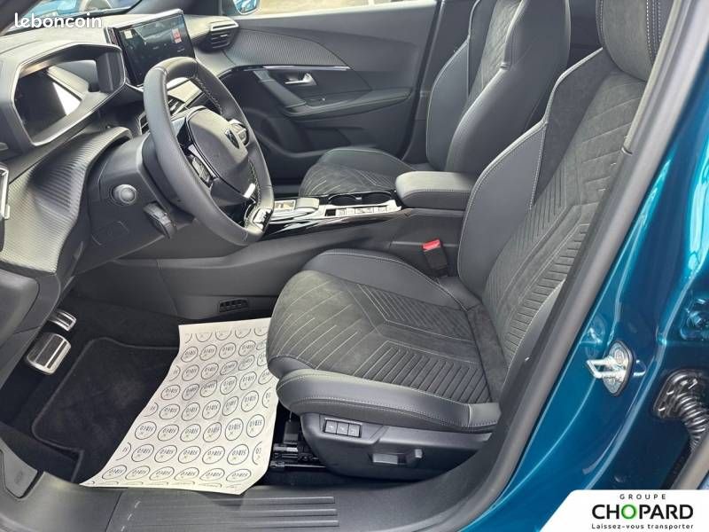 Peugeot 2008 Hybrid 145 e-DCS6 GT Exclusive (image 11)