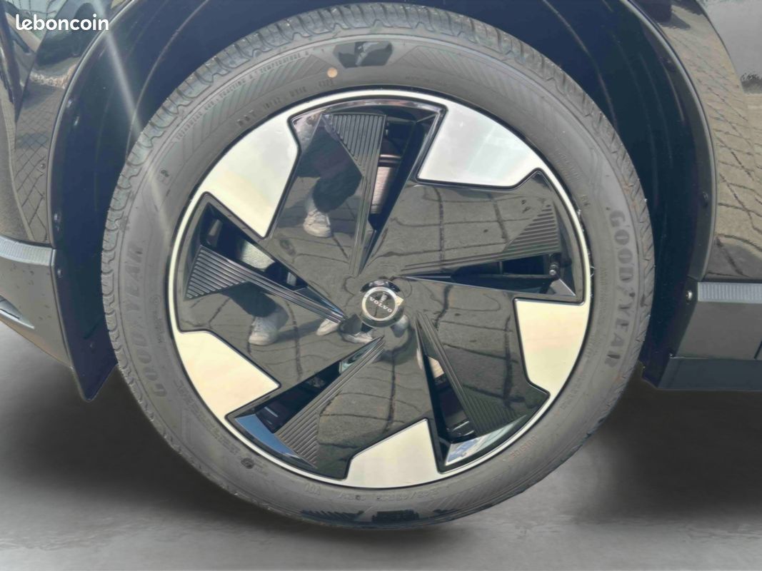 VOLVO EX30 P5 Long Range 272 ch Plus (image 14)