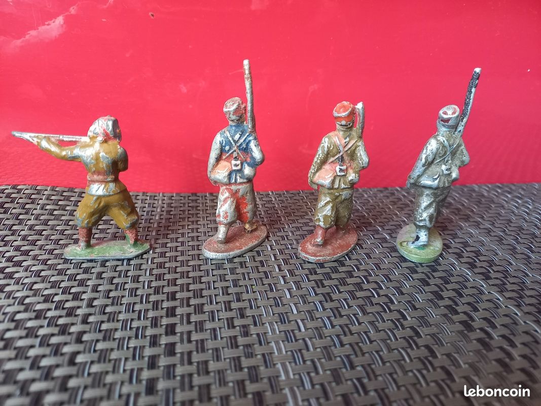 8 Anciens Soldats Quiralu Tirailleurs Armée D'Afrique - Jouet Vintage Surmoulage