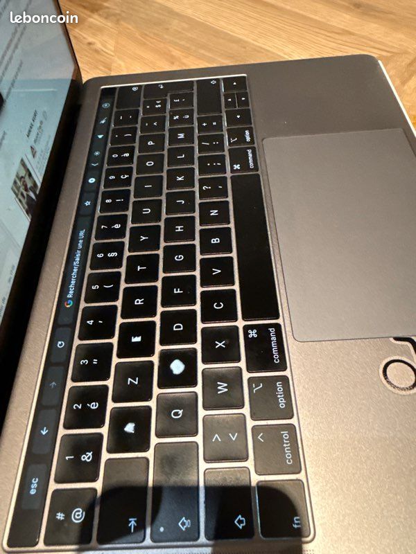 MacBook Pro 13” 2019 – i5 – 8Go – 256Go – Touch Bar – Clavier rétroéclairé (image 6)