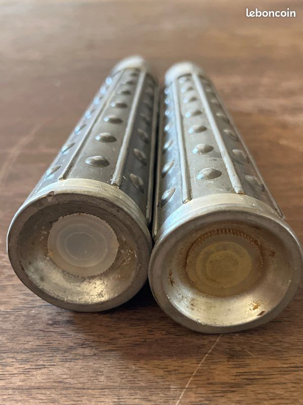 Salière et poivrière vintage en métal – anciennes (image 3)