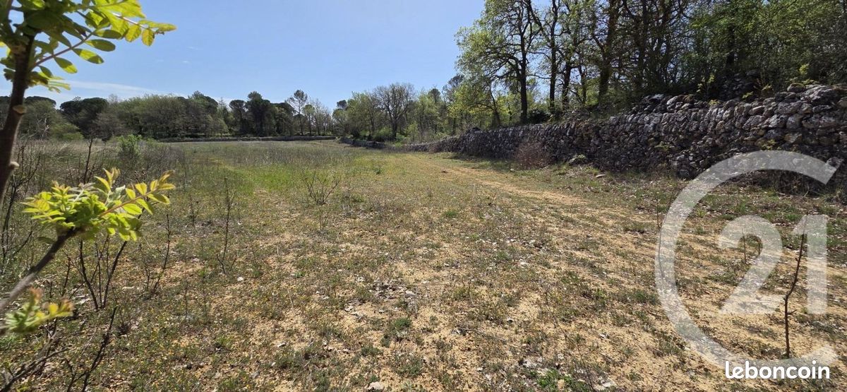 Terrain 2 147 m² Saint Maximin La Sainte Baume · à Saint-Maximin-la-Sainte-Baume · 220 000 €