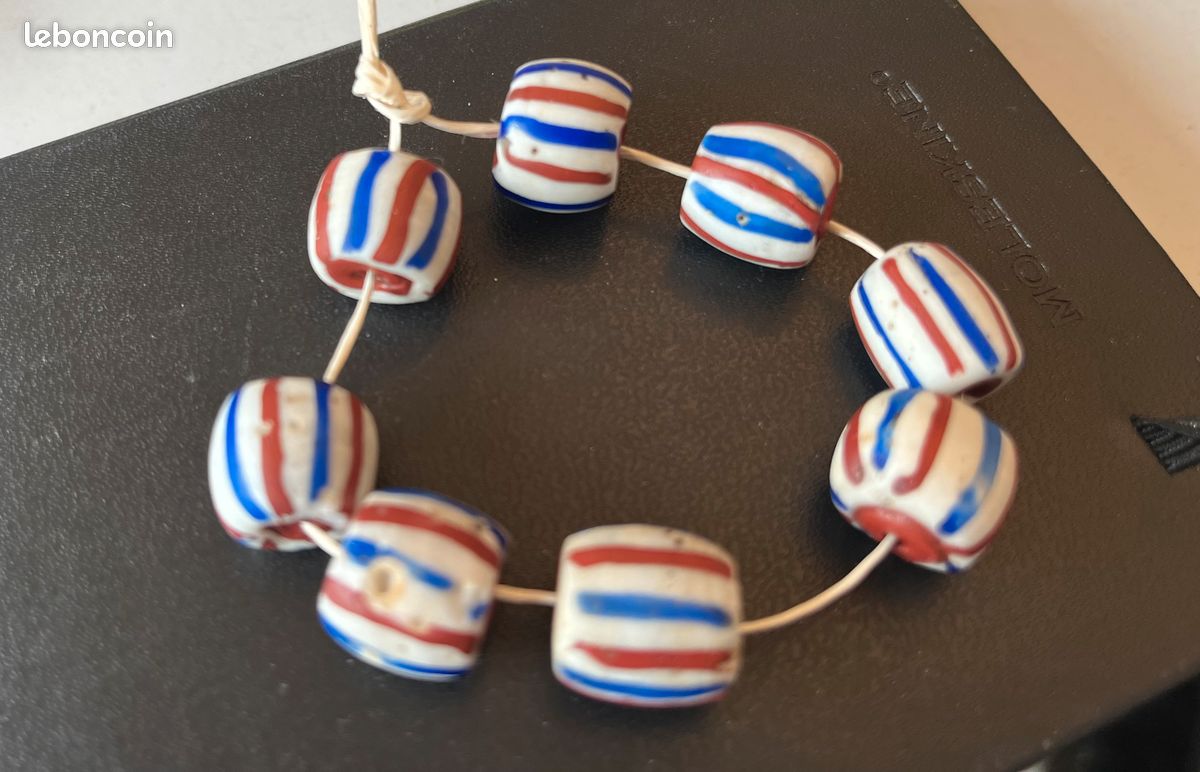 Collier Perles Vénitiennes Chevron Avec Cœur Blanc - Style Authentique Et Artisanal