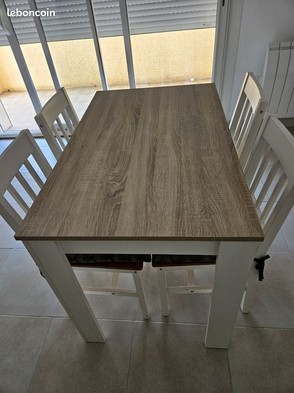 Table et 4 chaises (image 1)