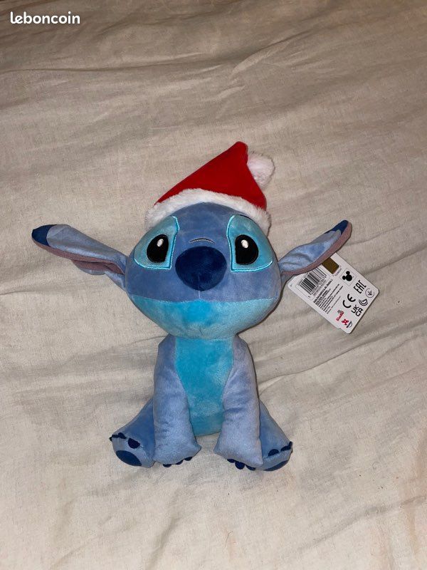 Lot stitch Disney Noël peluche bonnet Noël + vaisselle enfant / neuf (image 2)