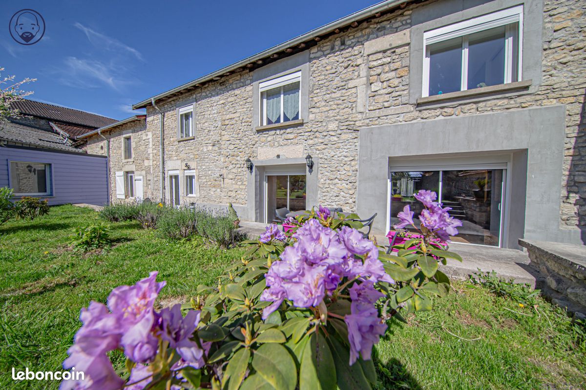 Maison 5 pièces 324 m² · à Tréveray · 324 m² · 239 000 €