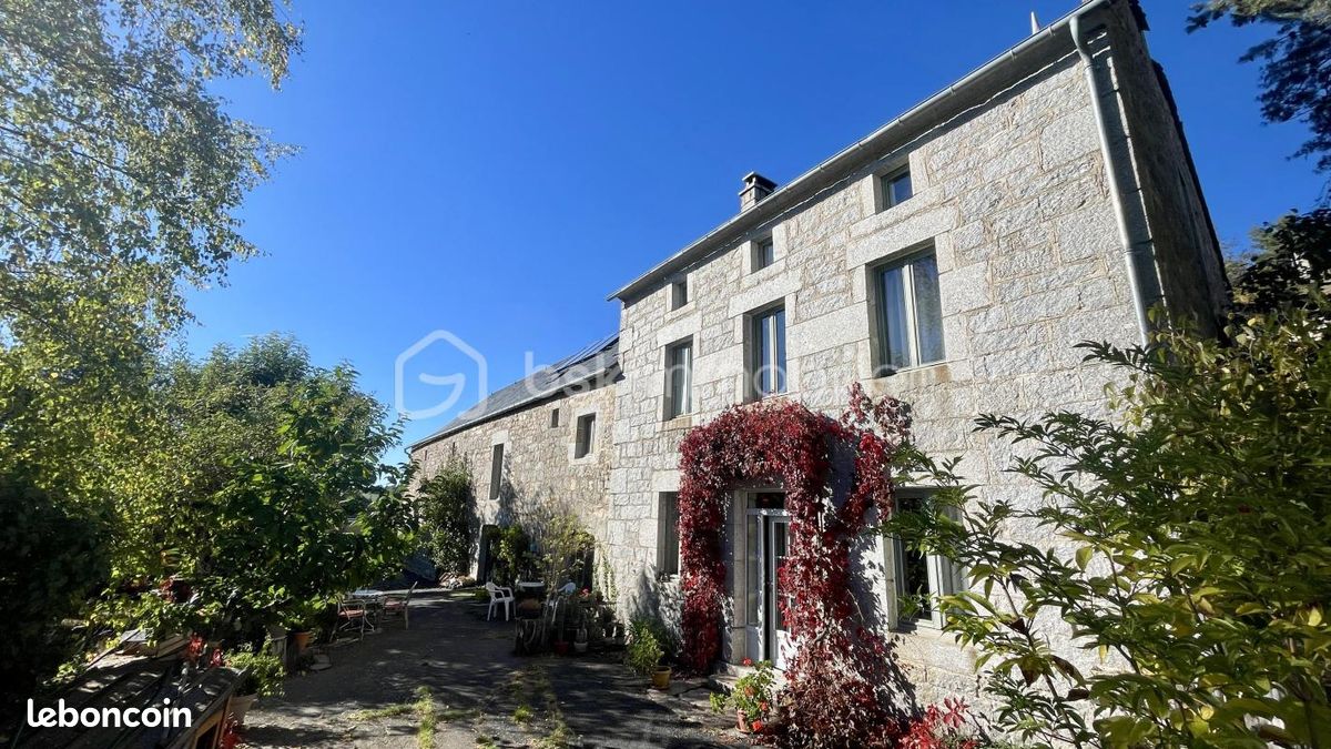 Maison 10 pièces 278 m² · aux Monts-Verts · 278 m² · 380 000 €