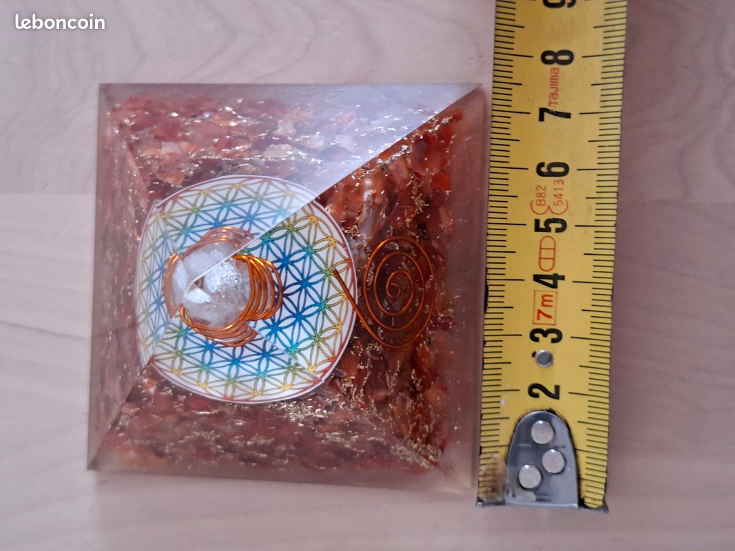 Vends orgonite d'ambre en pyramide (image 2)