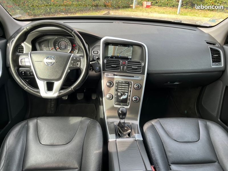 Volvo XC60 D4 AWD 181CH START&STOP MOMENTUM (image 2)