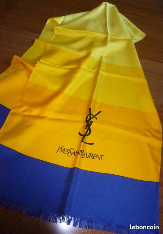 Foulard/Etole Yves StLaurent vintage en soie, rare (image 1)