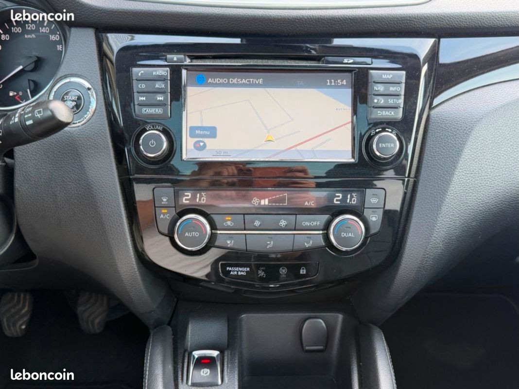 NISSAN Qashqai 1.5 dCi 2WD TEKNA 110 cv / CLIMATISATION - GPS - AIDE AU STATIONNEMENT - CAMERA 360° - REGULATEUR/LIMITEUR DE VITESSE (image 16)