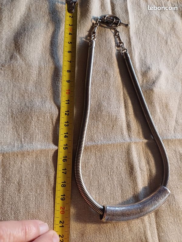 Collier Vintage UBU En Métal Argenté - Style Moderniste - Occasion, Belle Qualité