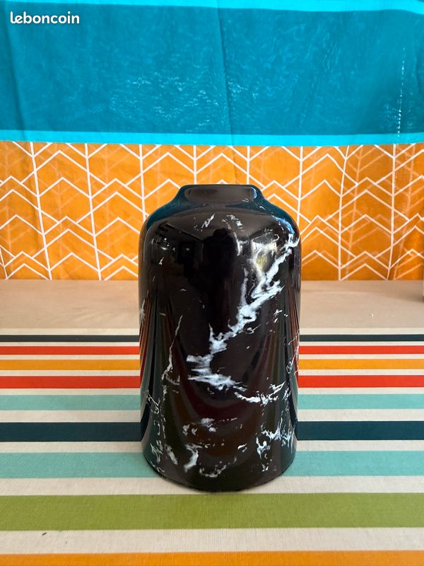Vase (image 1)