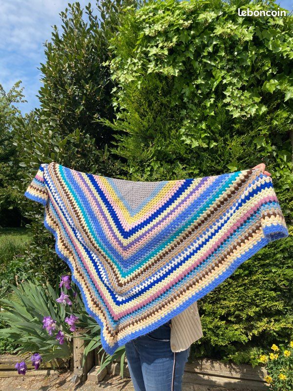 Châle Tricoté Et Crocheté Main - Gris Et Violet - Neuf Sans étiquette