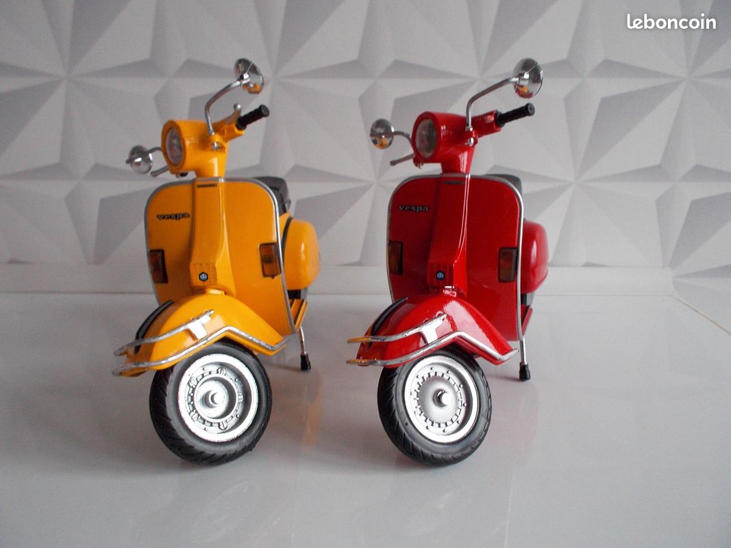 scooter VESPA rouge bordeaux 1/6 métal fabric XONEX moto miniature de collection