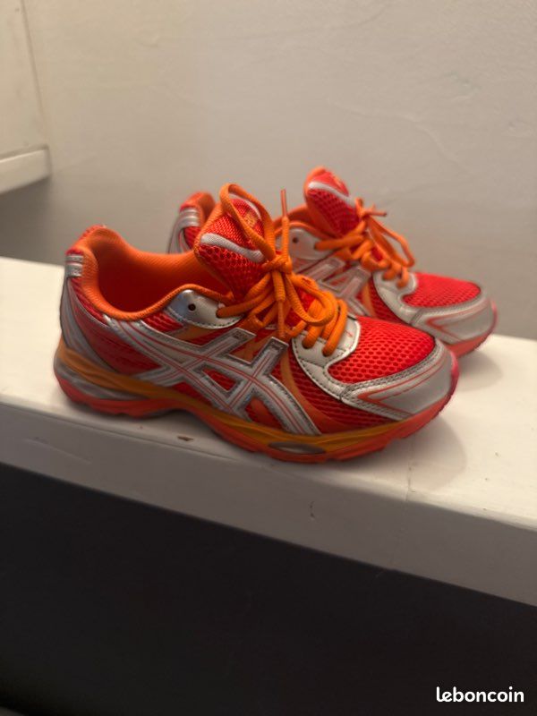 ASICS orange (image 1)