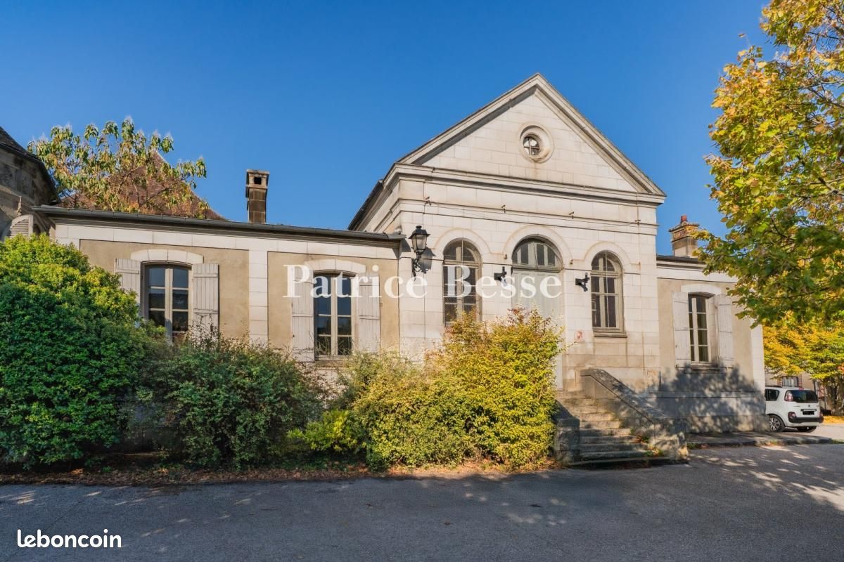 Maison 7 pièces 246 m² (image 1)