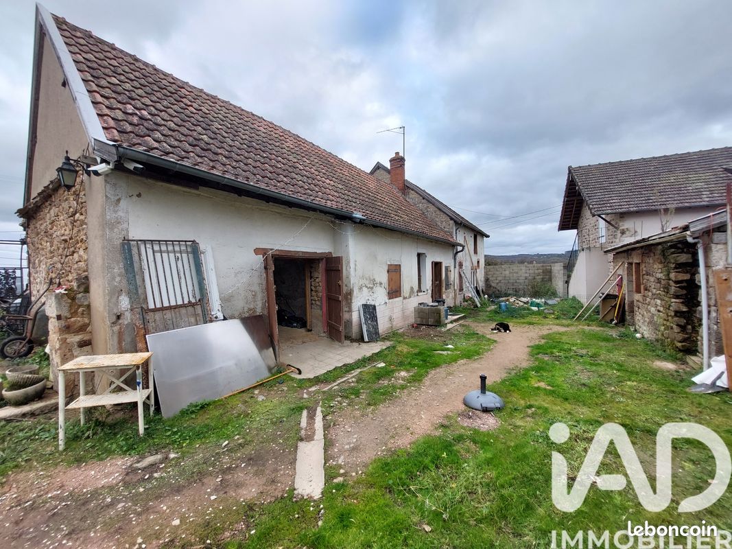 Maison 3 pièces 98 m² · à Saint-Bonnet-de-Vieille-Vigne · 98 m² · 66 000 €