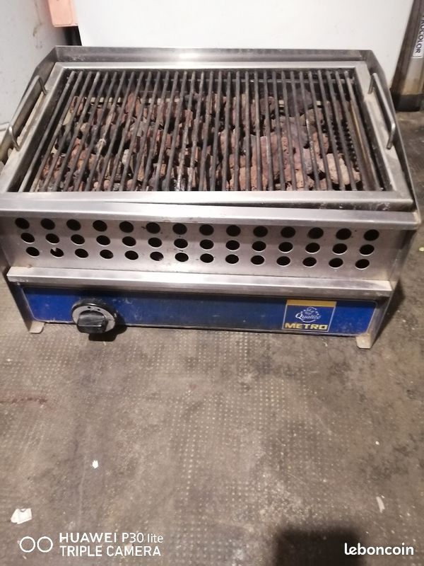 Grill à gaz à pierres volcanique Métro (image 1)