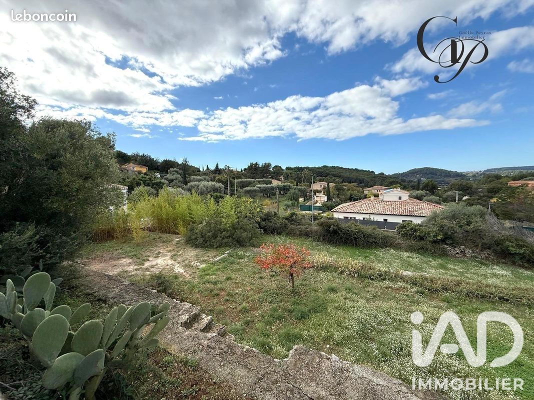 Terrain 1001 m² · à Ollioules · 1 001 m² · 299 000 €