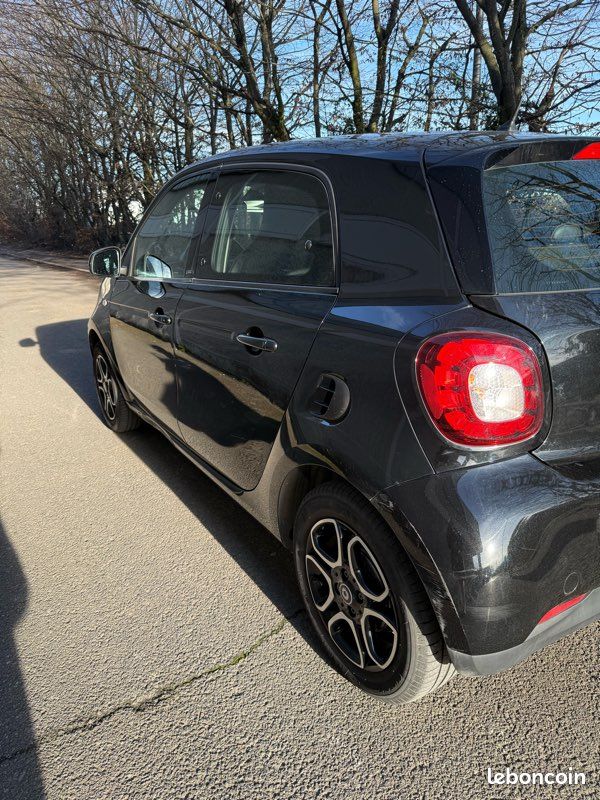 smart-noir-automatique-2019-toit-panoramique-voitures