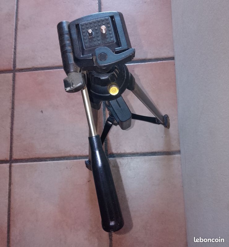 Trépied pliable - hauteur 56 à 87cm et inclinaison réglables – support pour appareil photo ou camescope – avec poignée – très bon état (image 7)