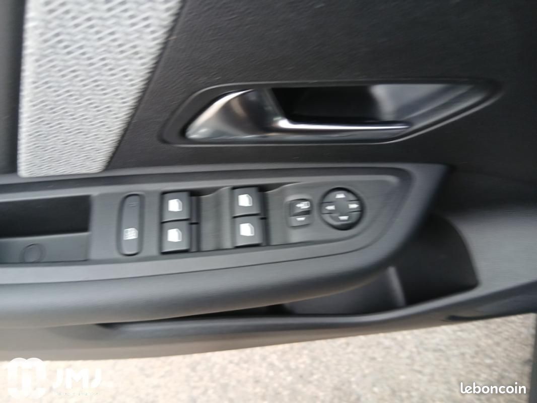 Citroën C4 BlueHDi 130 EAT8 Max (image 12)