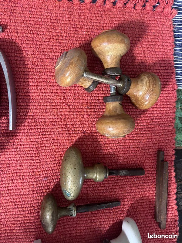 Quincaillerie d'ameublement, boutons de meuble et pièces électriques anciennes, idéal pour relooking de meubles, restauration ou décoration style industriel/brocante (image 2)