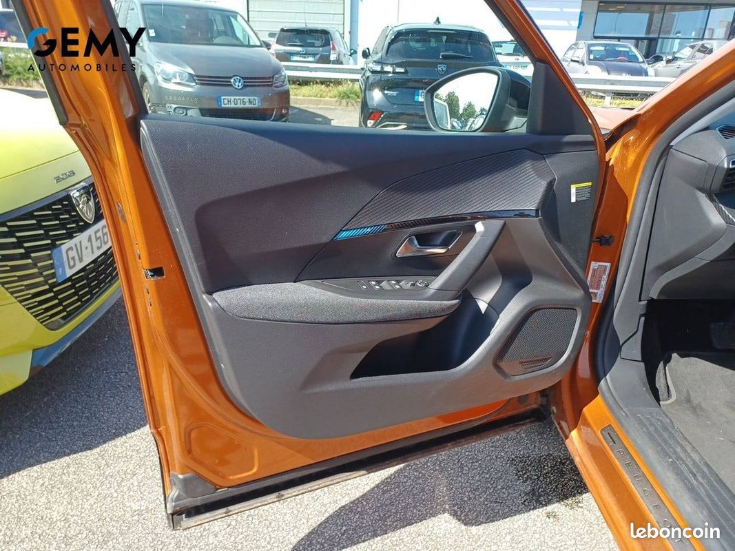 PEUGEOT 2008 PureTech 130 S&S EAT8 Style (image 12)