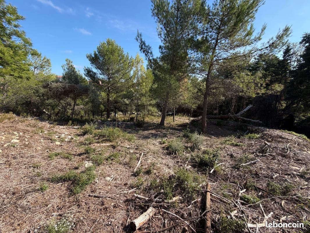 Terrain 989 m² Aramon · 115 000 €