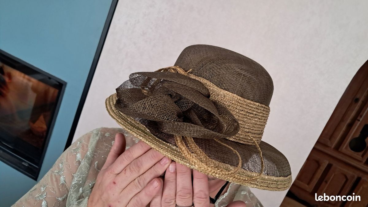 Chapeau de cérémonie dégradé de vert (image 1)