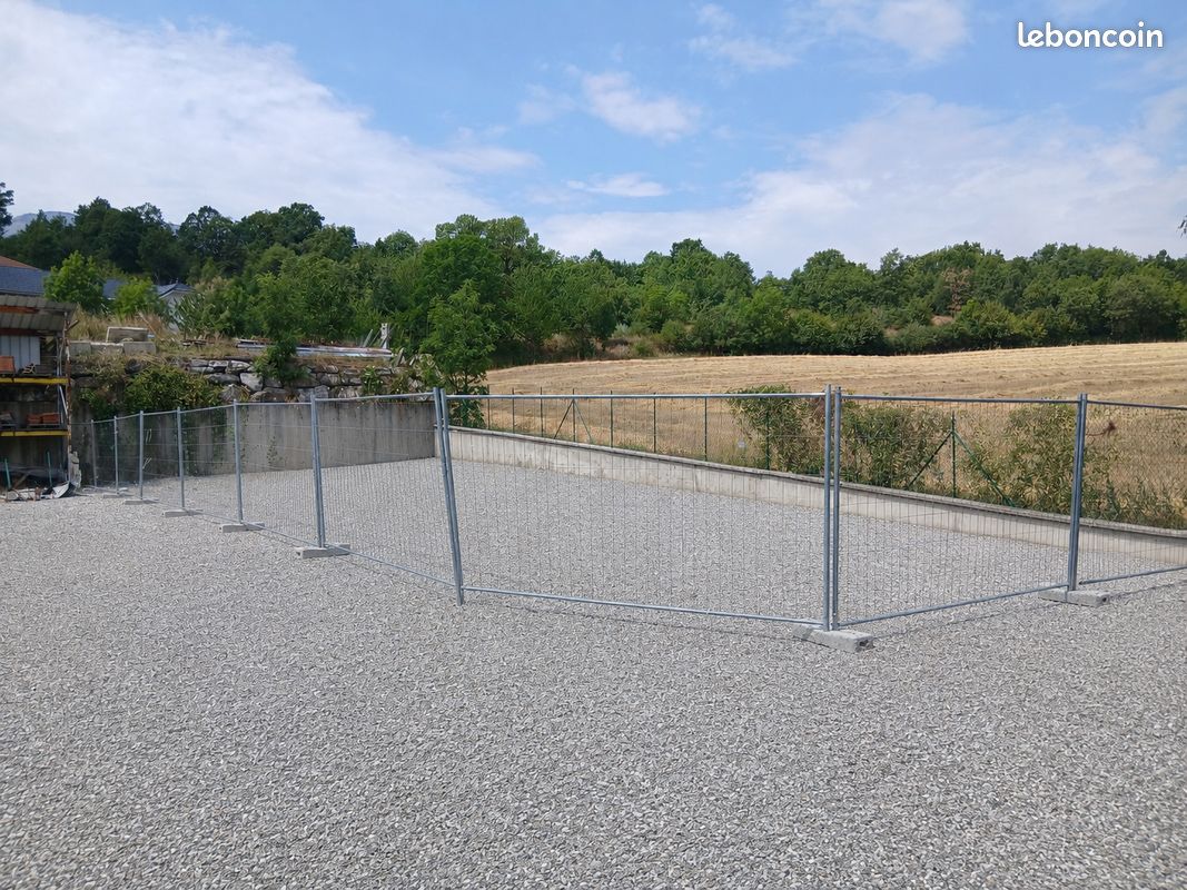 Terrain de stockage sécurisé 180 m² – Accès PL – Badge – 7j/7 (image 1)