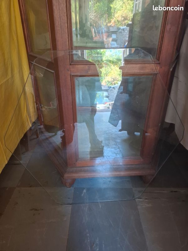 Vitrine exagonal, 1 porte, verres biseautés, 3 étagères exagonal en verre, 1 fond d'armoire en miroir. H 204,5. Profondeur 80. Diagonale 92cm en corniche haute (image 3)