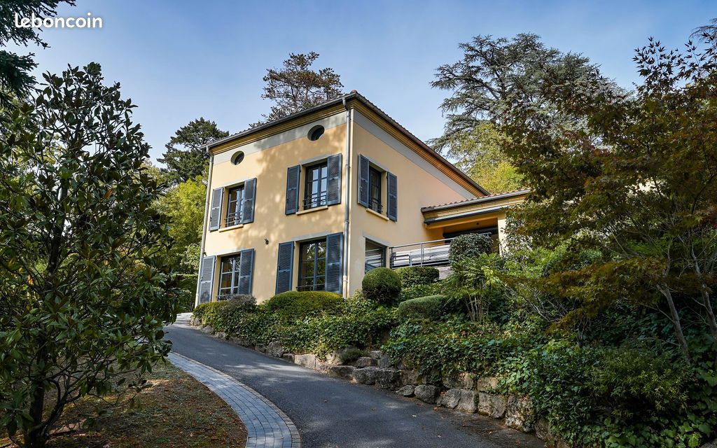 Maison 7 pièces 256 m² · à Charbonnières-les-Bains · 256 m² · 1 590 000 €